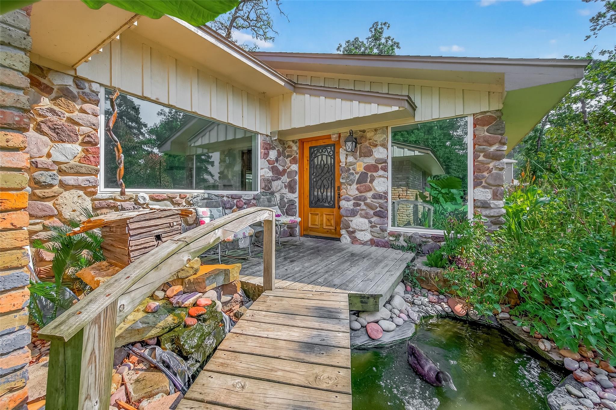 701 Saint Lawrence River Road