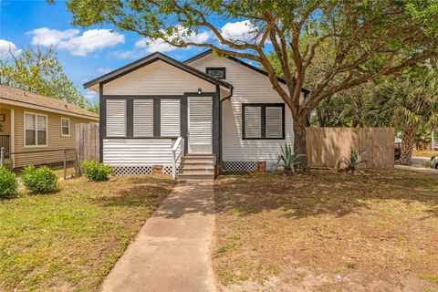 Photo of 4102 Ursuline Street, Galveston, TX 77550 (MLS # 72826948)