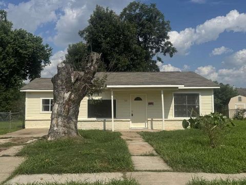 Photo of 702 E Park Street, Sugar Land, TX 77498 (MLS # 61537715)