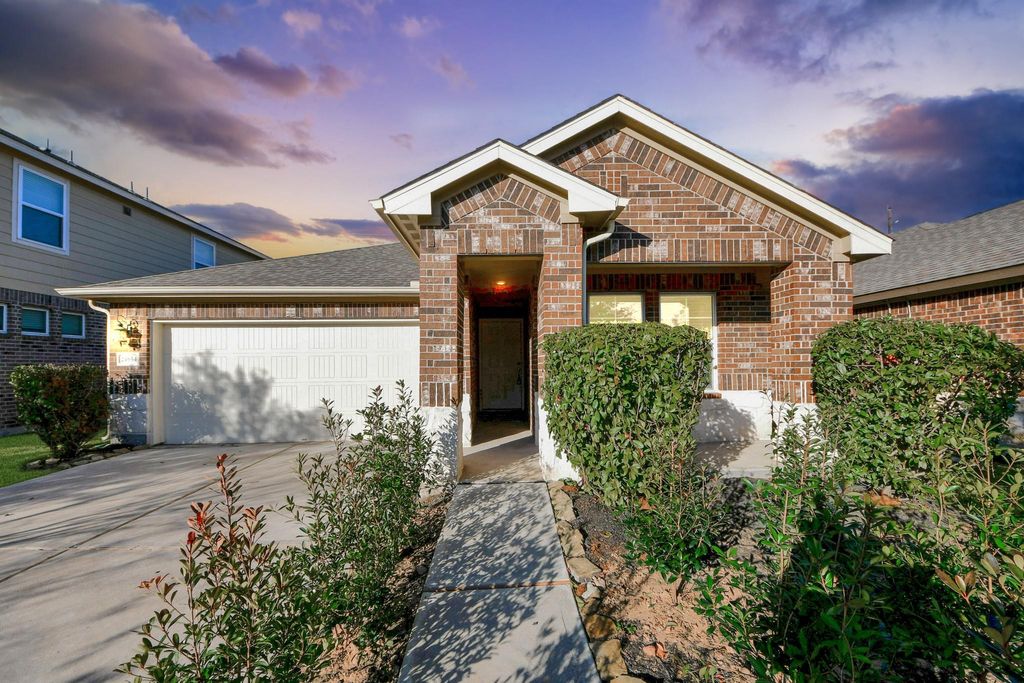 Photo of 24654 Greenwood Bay Drive, Richmond, TX 77406 (MLS # 97227051)