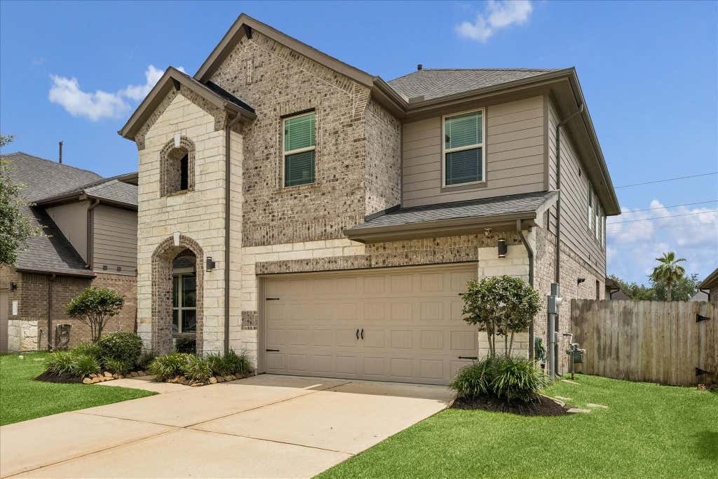 Photo of 1520 Harvest Vine Court, Friendswood, TX 77546 (MLS # 96083996)