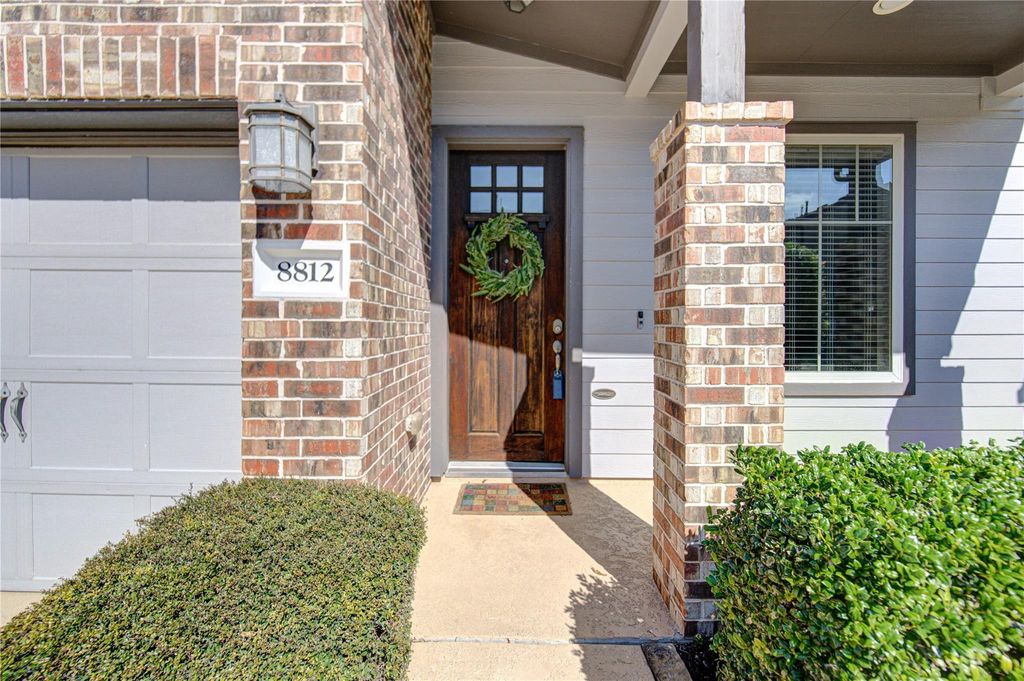 Photo of 8812 Narrow Leaf Street, Houston, TX 77080 (MLS # 92095432)