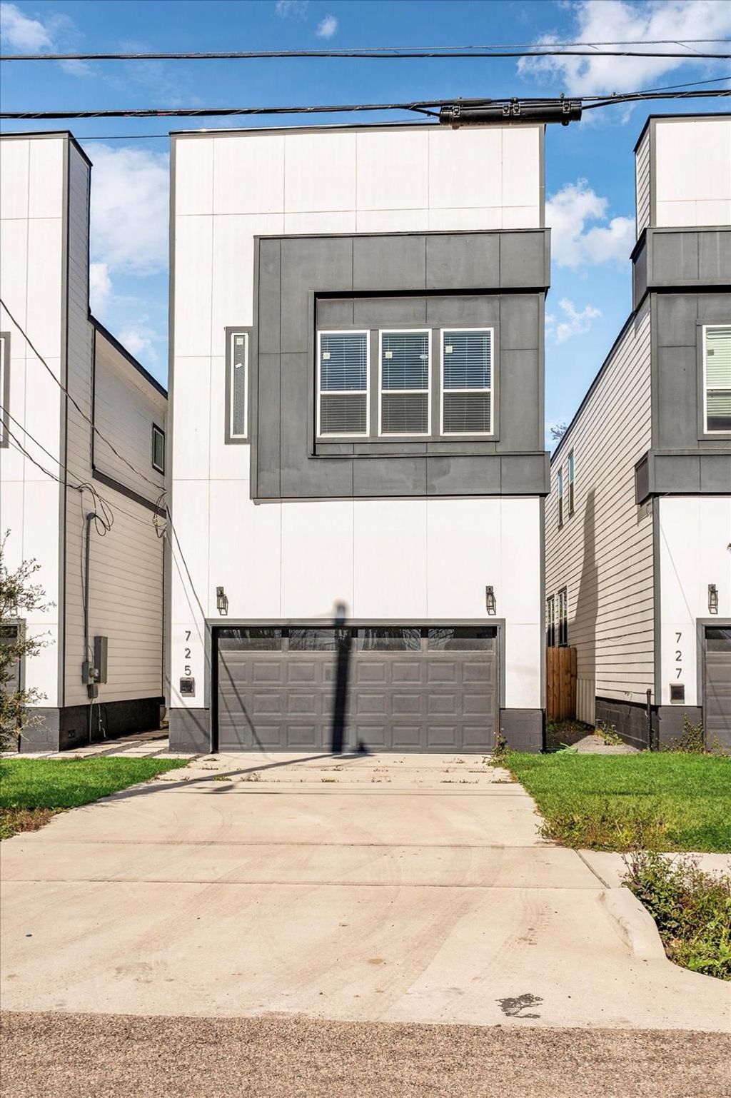 Photo of 727 E 37th Street, Houston, TX 77022 (MLS # 42637310)
