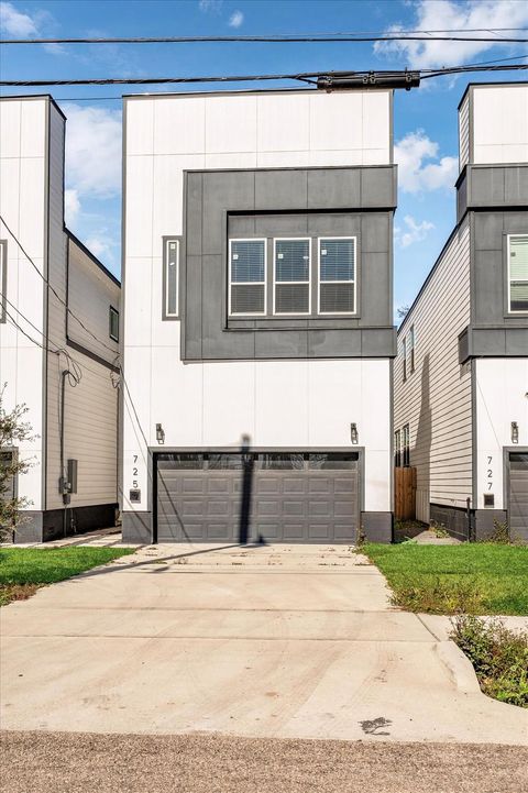 Photo of 727 E 37th Street, Houston, TX 77022 (MLS # 42637310)