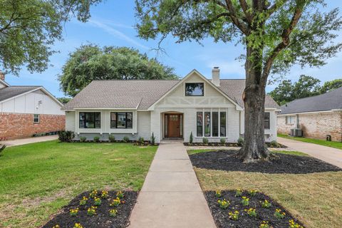 Photo of 3019 Stetson Lane, Houston, TX 77043 (MLS # 10301705)