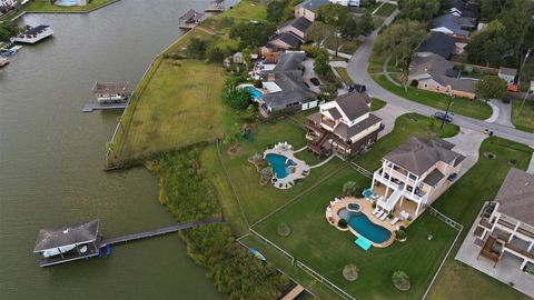 Homes For Sale - 2009 Oceanview Drive<br/> Seabrook, TX 77586