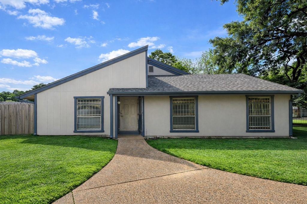 Photo of 5817 W Tidwell Road, Houston, TX 77092 (MLS # 22649907)