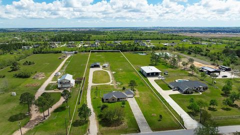 Homes For Sale - 1403 Avenue L<br/> Santa Fe, TX 77510