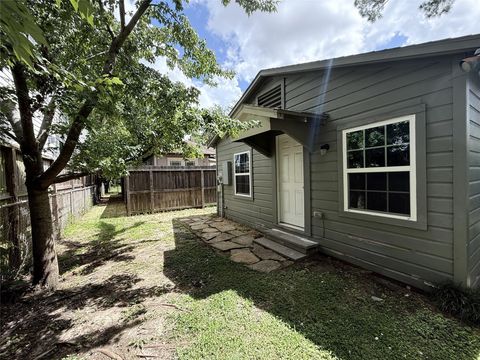 Photo of 1011 Nadine Street #A, Houston, TX 77009 (MLS # 88179867)