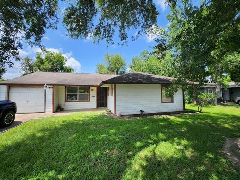 Photo of 5535 Flamingo Drive, Houston, TX 77033 (MLS # 52459464)