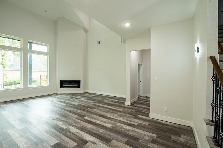 216 Monterrey Road W