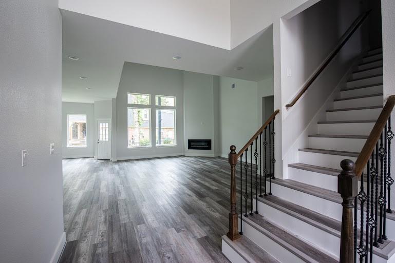 216 Monterrey Road W