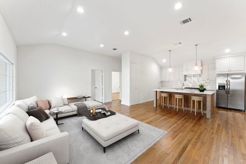 Photo of 2118 Wakefield Drive, Houston, TX 77018 (MLS # 17349593)