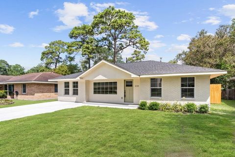 Homes For Sale - 2118 Wakefield Drive<br/> Harris County, Houston, TX 77018