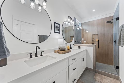 Photo of 330 Neyland Street, Houston, TX 77022 (MLS # 36112866)