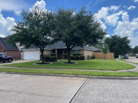 Photo of 12610 Bethany Bay Drive, Pearland, TX 77584 (MLS # 10388751)