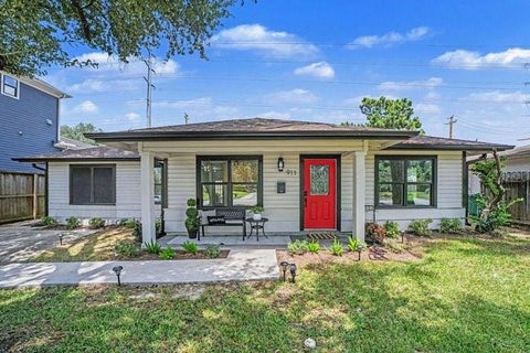 Photo of 911 Wynnwood Lane, Houston, TX 77008 (MLS # 2758306)