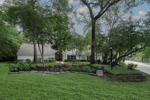 Photo of 27 W Shaker Court, The Woodlands, TX 77380 (MLS # 41506518)