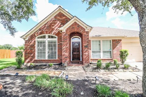 Photo of 34 Crestview Trail, Houston, TX 77082 (MLS # 79299711)