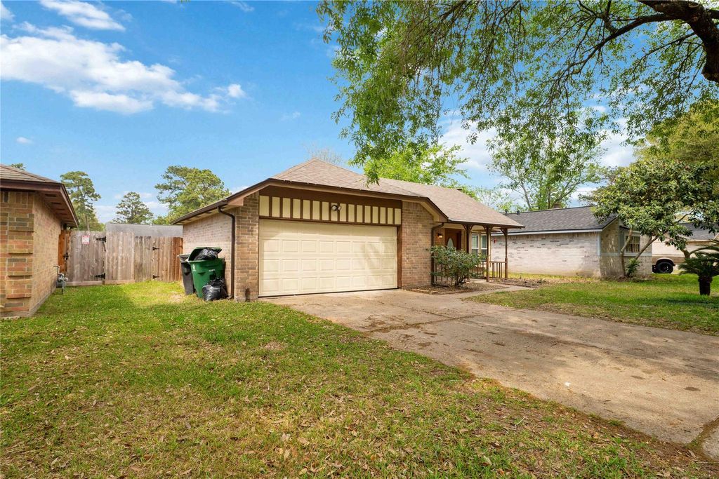 Photo of 2739 Meandering Trail, Houston, TX 77339 (MLS # 98926440)
