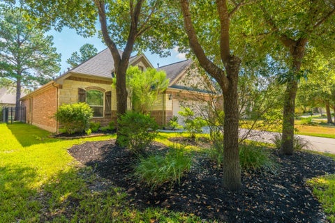 Photo of 71 Sawbridge Circle CIR, The Woodlands, TX 77389 (MLS # 82465162)