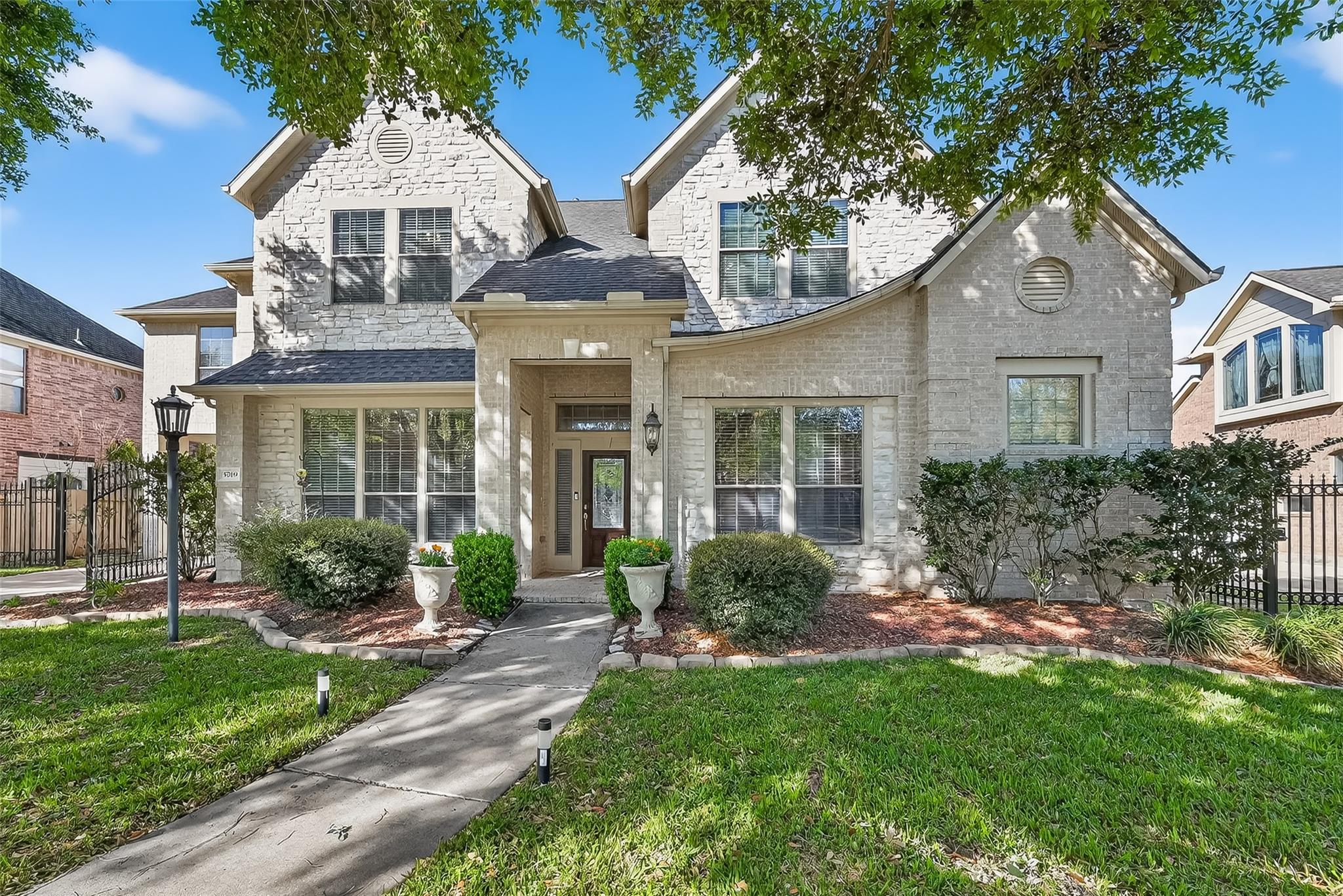 5719 Grandwood Lane