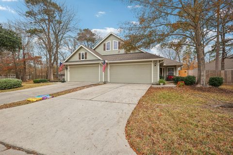 Photo of 30 Trafalgar Place, Conroe, TX 77384 (MLS # 43022512)