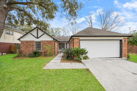 Photo of 4915 Pecan Grove Drive Dr, Pearland, TX 77584 (MLS # 60407095)