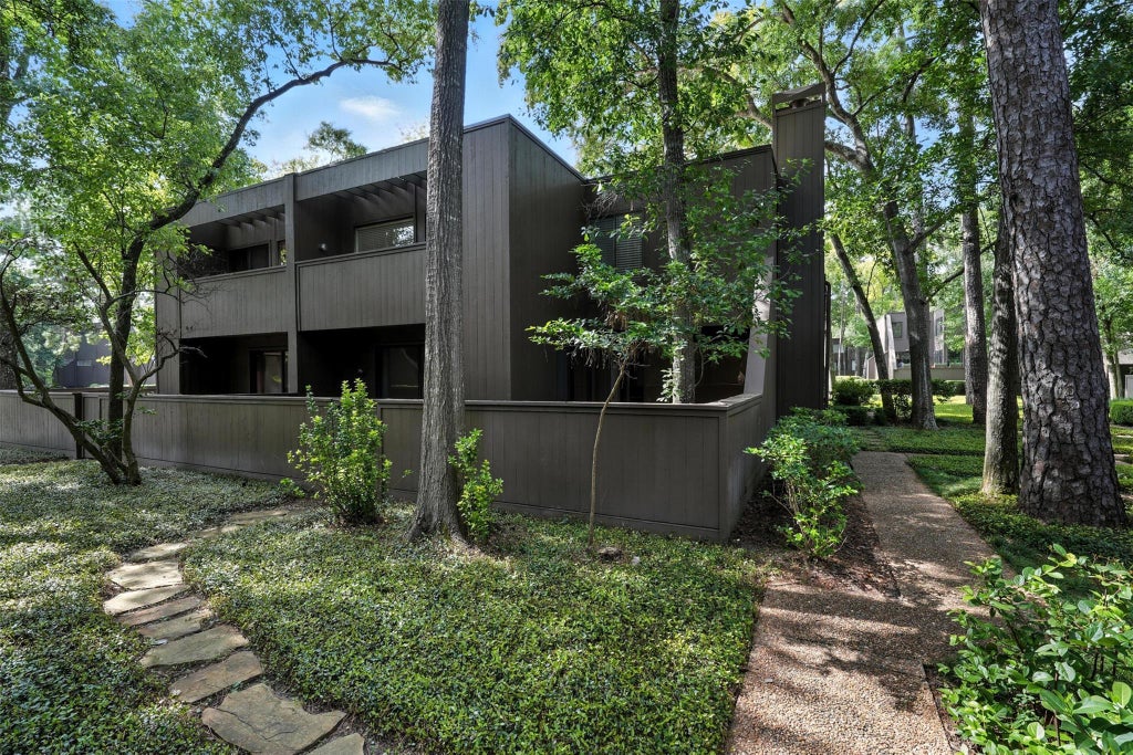 Photo of 171 Litchfield Lane, Houston, TX 77024 (MLS # 81229804)