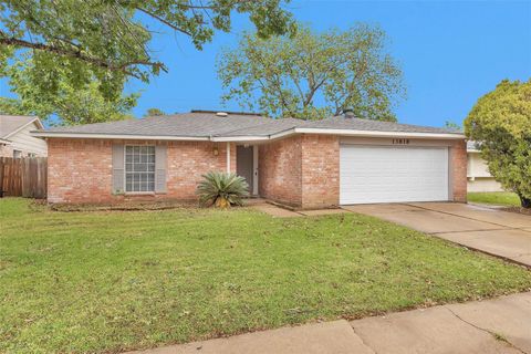 Photo of 13818 Towne Way Drive, Sugar Land, TX 77498 (MLS # 23881332)