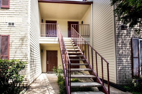 Photo of 2120 El Paseo Street #3106, Houston, TX 77054 (MLS # 92421419)