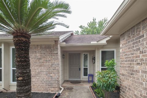 Photo of 2838 Colony Drive Dr, Sugar Land, TX 77479 (MLS # 17177841)