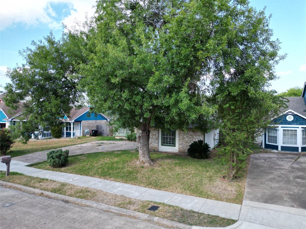 Photo of 12314 Ashling Drive, Houston, TX 77477 (MLS # 82294444)