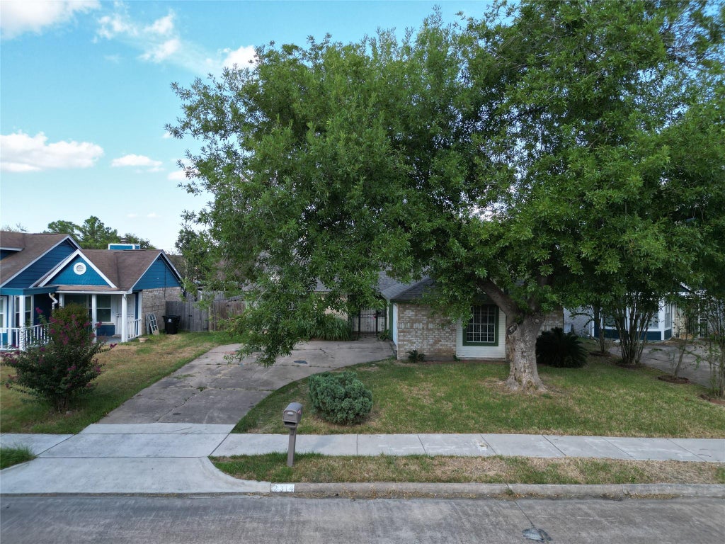 Photo of 12314 Ashling Drive, Houston, TX 77477 (MLS # 82294444)
