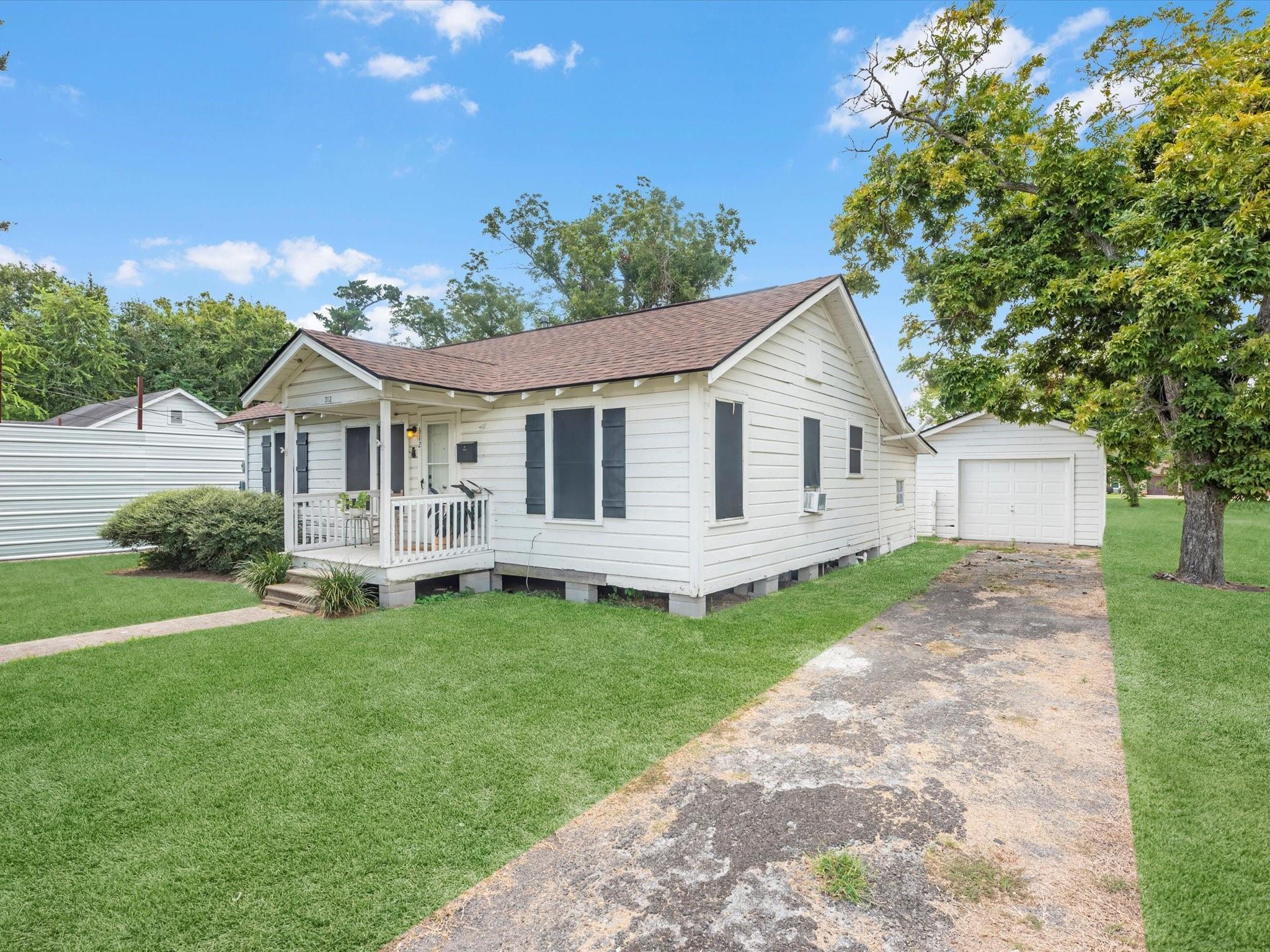 312 N Magnolia Street