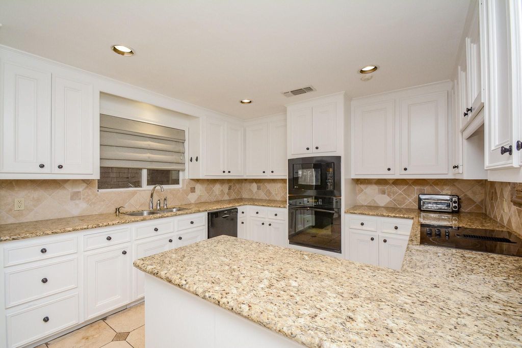 Photo of 9518 Bayou Brook Street, Houston, TX 77063 (MLS # 34076132)