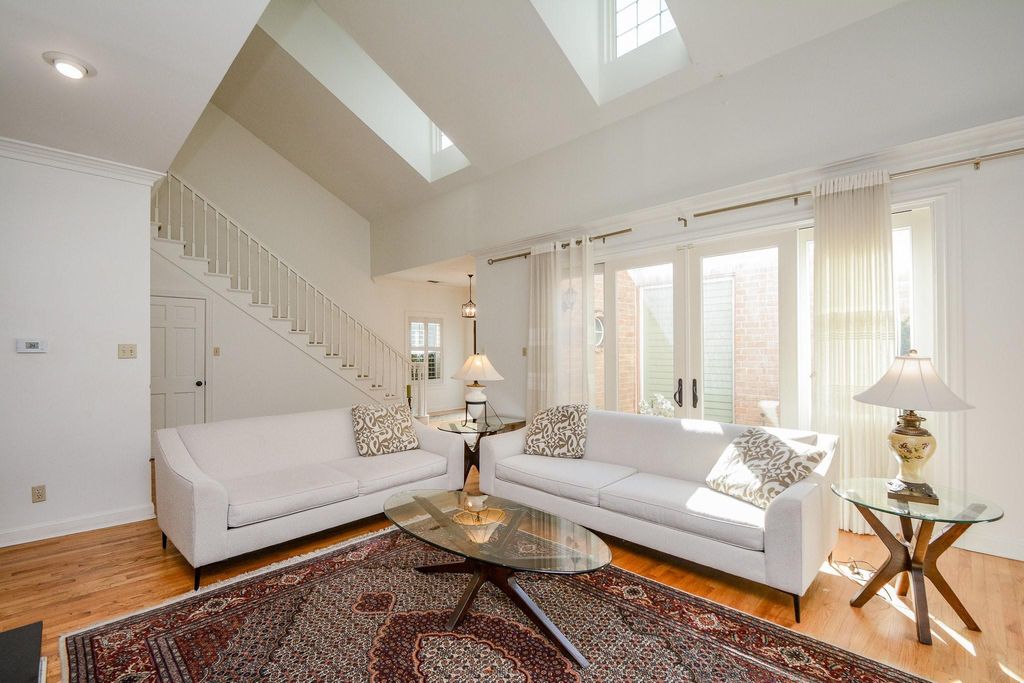 Photo of 9518 Bayou Brook Street, Houston, TX 77063 (MLS # 34076132)