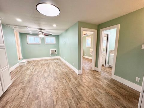 Photo of 728 W 21st St Unit 1 Street, Houston, TX 77008 (MLS # 57164442)