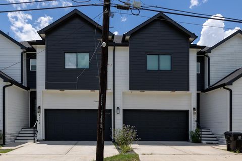 Photo of 3034 Wayne Street #A-B, Houston, TX 77026 (MLS # 3100165)