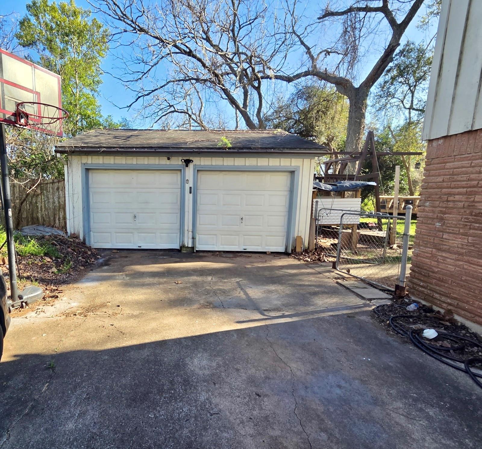 451 Southern Oaks Drive Drive