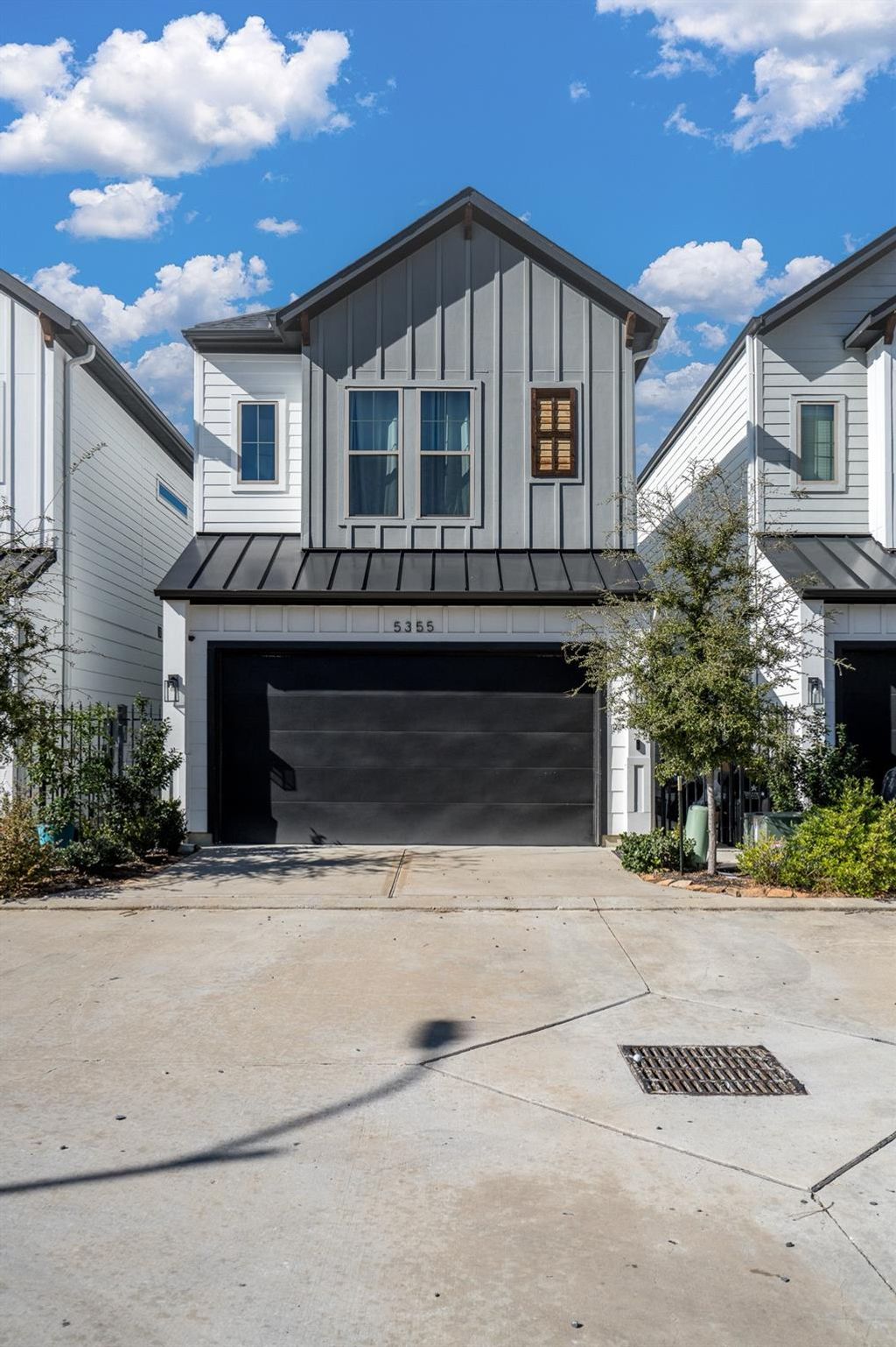 Photo of 5355 Creekmont Oaks Lane, Houston, TX 77091 (MLS # 61805921)