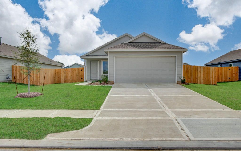 Photo of 248 Dallas Drive, Angleton, TX 77515 (MLS # 88738380)