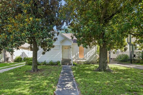 Photo of 326 W 22nd Street, Houston, TX 77008 (MLS # 52896667)