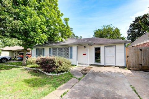 Photo of 6919 Schiller Street, Houston, TX 77055 (MLS # 85780500)