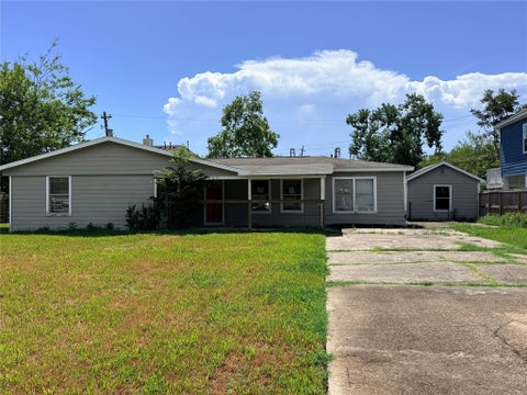 Photo of 323 Seagrove Street, Shoreacres, TX 77571 (MLS # 52438076)