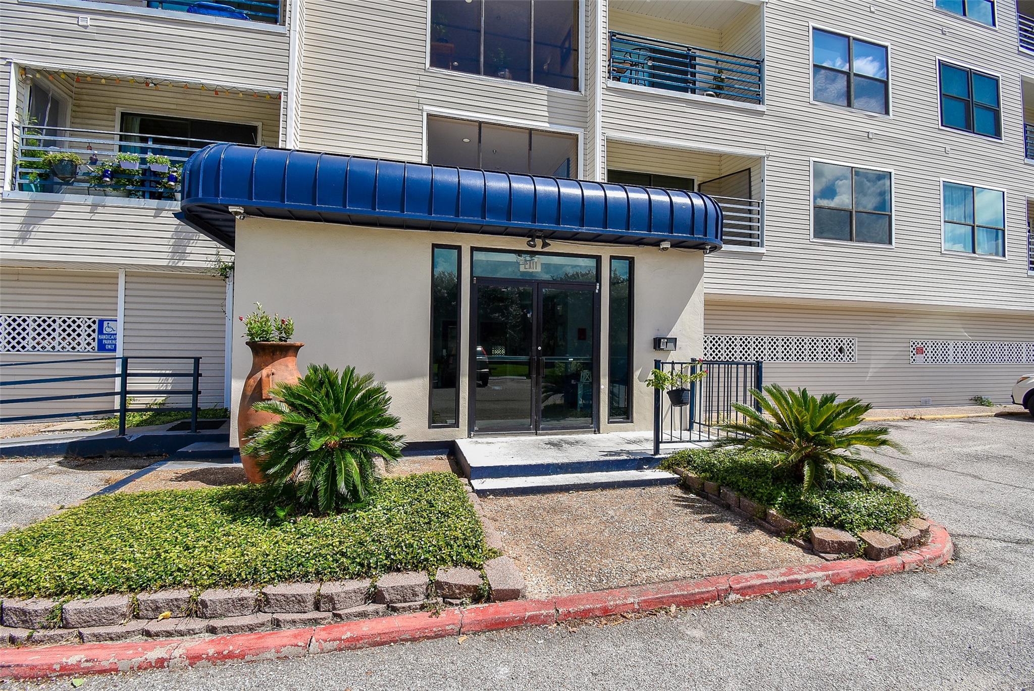 793 Davis Road 105