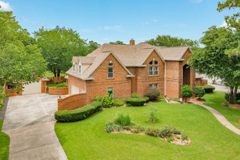 Homes For Sale - 14618 Sandy Creek Drive<br/> Houston, TX 77070
