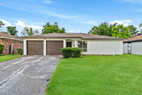 Photo of 11823 S Willow Circle, Houston, TX 77071 (MLS # 53542215)