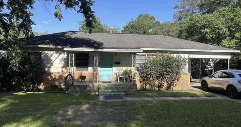Photo of 2616 Elm Avenue, Bay City, TX 77414 (MLS # 48532961) Photo of 2616 Elm Avenue, Bay City, TX 77414 (MLS # 48532961)