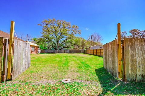 Tiny photo for 2801 Avenue I, Bay City, TX 77414 (MLS # 19049627)